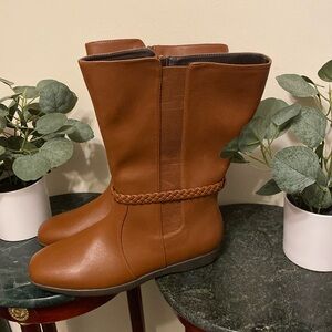 New no box Comfortview Boots faux leather in Brown Color Sz 9.5 M.